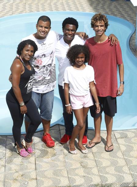 Os filhos Ângela, de 30 anos, JR, 35, o neto Luiz, 17, e a filha Luisa, de 9