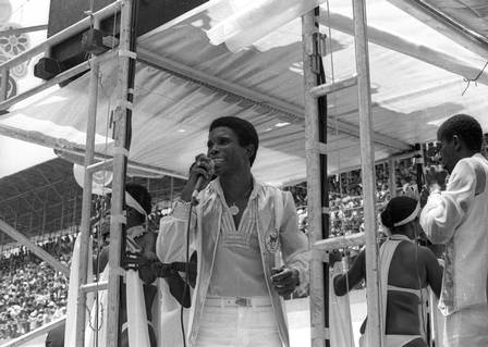 Desfile da Escola de Samba Beija Flor de Nilópolis, em fevereiro de 83