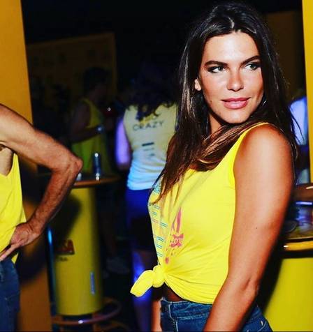 Ex de Cauã, Mariana Goldfarb se joga no carnaval em Salvador