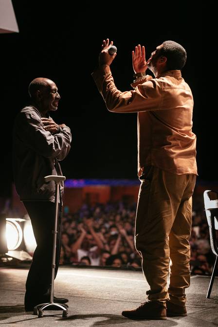 Nelson Sargento e Criolo, em show durante o Festival Mimo, no Rio