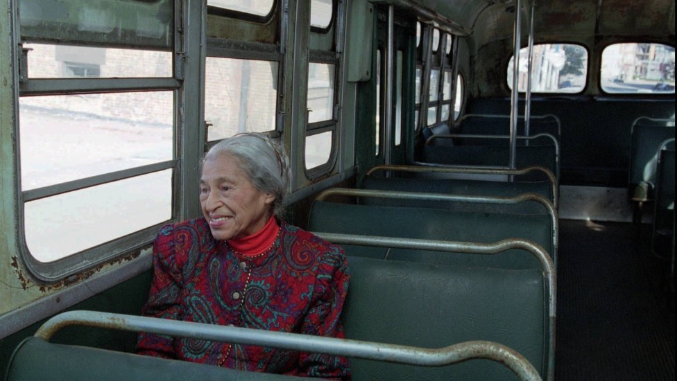 Rosa Parks, de volta ao ônibus onde se negou a ceder lugar a um homem branco