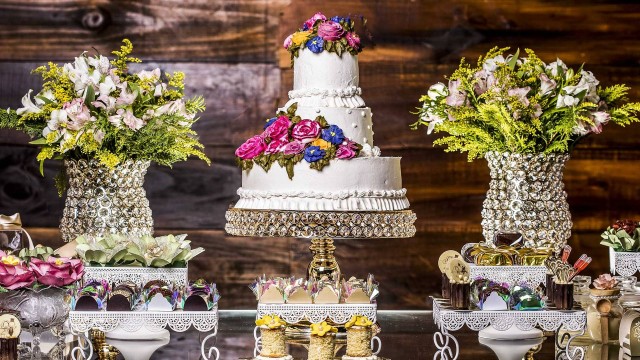 Fazer bolos para casamentos são opção de empreendedores