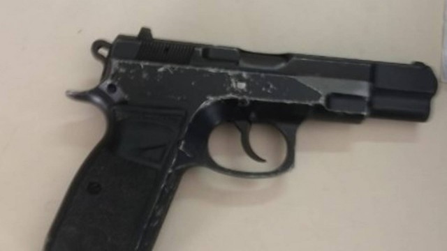 Pistola apreendida durante ação da PM em São João de Meriti