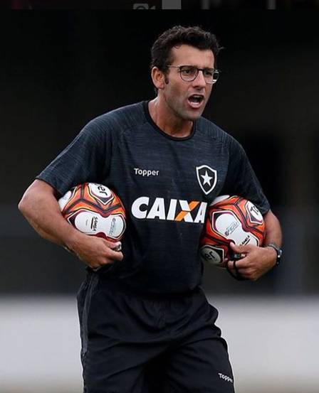 Alberto Valentim, técnico e muso do Botafogo