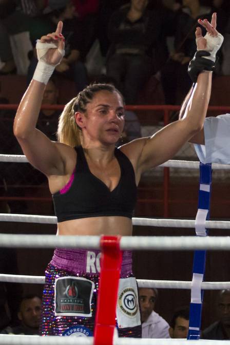 Rose Volante derrotou a argentina Brenda Carabajal e conquistou o cinturão mundial de boxe