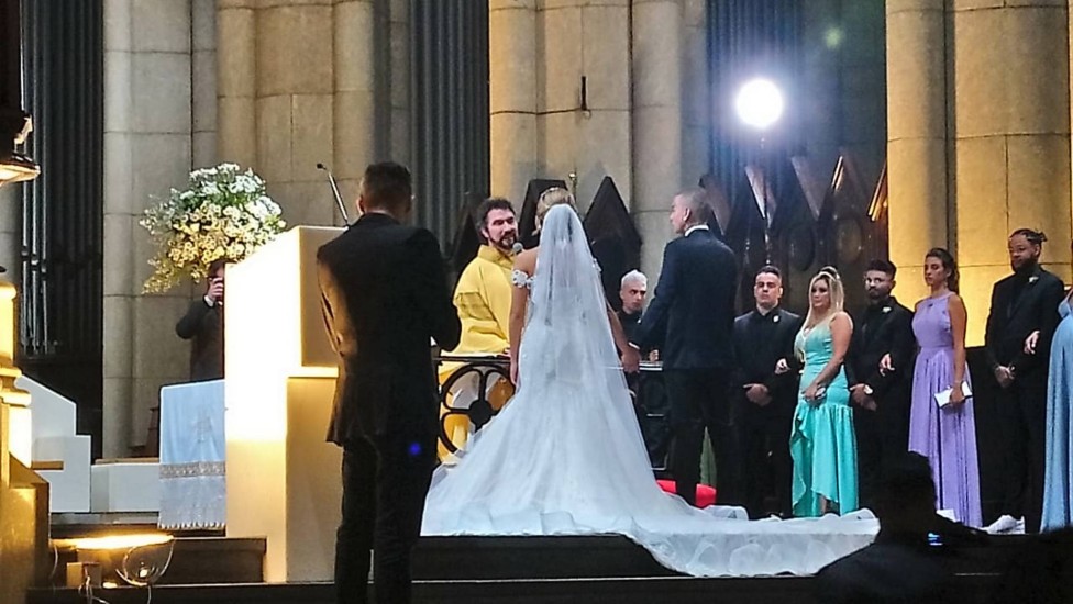 MC Guimê se casa com Lexa em São Paulo