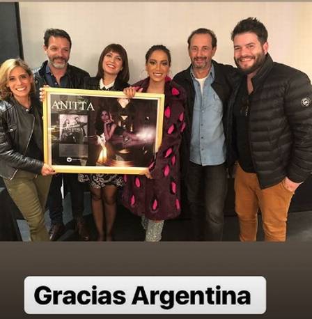 Anitta ganha disco de platina na Argentina