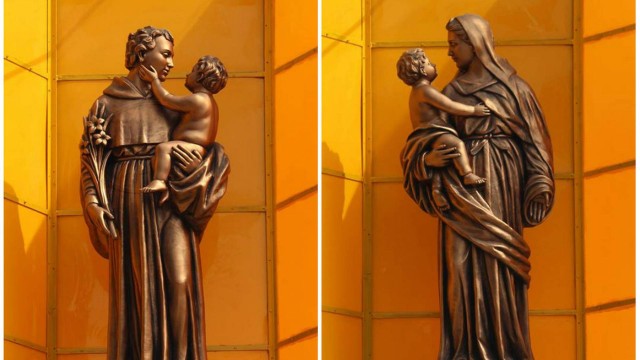 Estátua une imagens de Santo Antônio e Virgem Maria na Índia