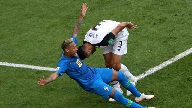 A fama de cai-cai de Neymar vai render bebida grátis no jogo do Brasil