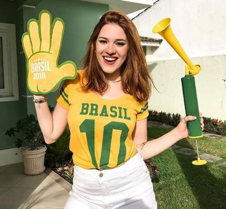 Ana Clara diz que xinga e grita muito durante os jogos do Brasil