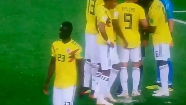 Colombianos reclamam com árbitro