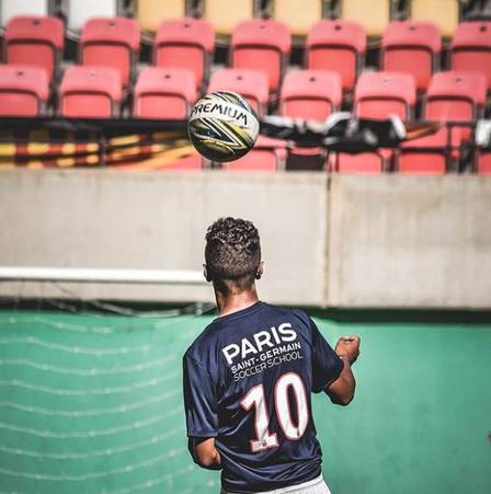 Filho de Ronaldinho Gaúcho também veste a camisa 10