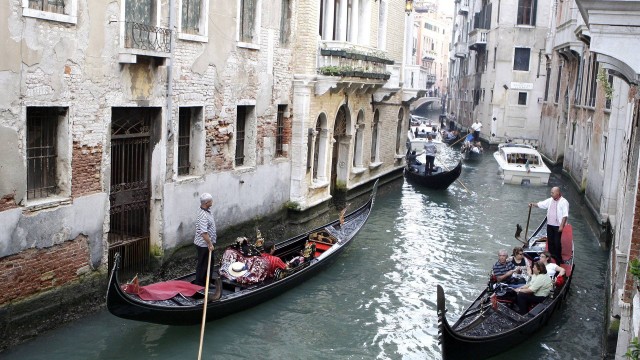 Gôndolas nos canais de Veneza, na Itália