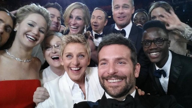 O mais famoso selfie da história, promovido por Ellen DeGeneres no Oscar 2014