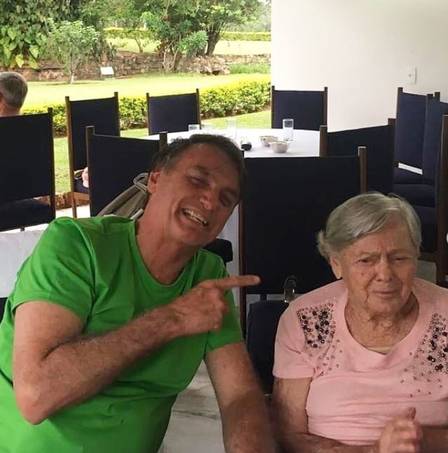 Bolsonaro e a mãe, Olinda