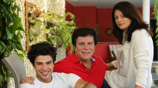 Wagner Montes, a mulher Sônia Lima e o filho Diego Montez, em maio de 2012
