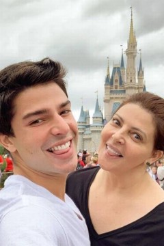 Sonia Lima e o filho, Diego Montez, na Disney