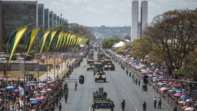 Desfile de 7 de setembro em Brasilia: propostas para militares travam caminho da reforma no Congresso