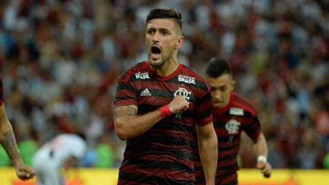 Arrascaeta comemora o gol do Flamengo na final da Taça Rio