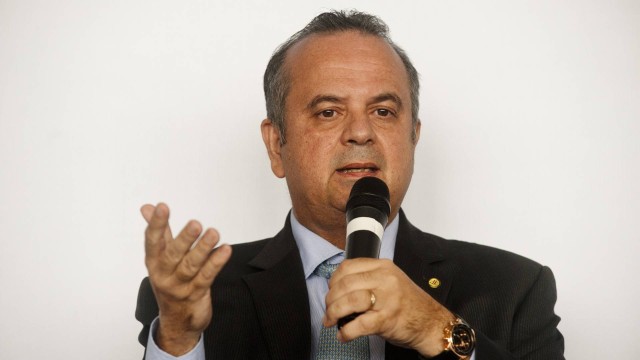 O secretário de Previdência, Rogério Marinho, destacou que uma proposta de tornar a regra opcional teria de vir do parlamento, enquanto o governo pretende defender o texto original.