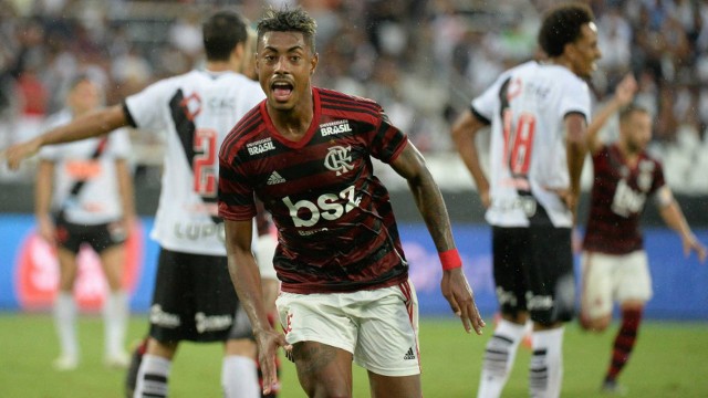 Bruno Henrique comemora um dos gols do Flamengo sobre o Vasco