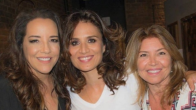 Ana Carolina, Chiara Civello e Naná Karabachian após show da italiana em teatro no Rio