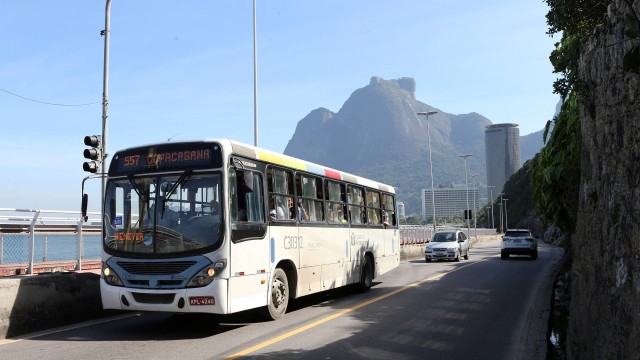 Treze linhas de ônibus e uma van farão trajeto alternativo pela Lagoa-Barra, enquanto Avenida Niemeyer estiver fechada