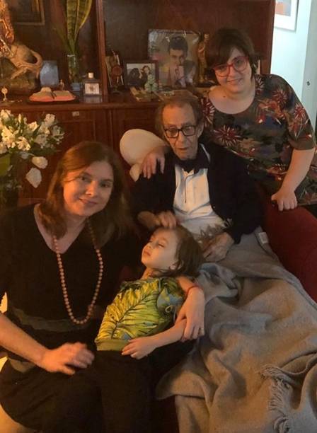 João Gilberto surge em foto rara em família