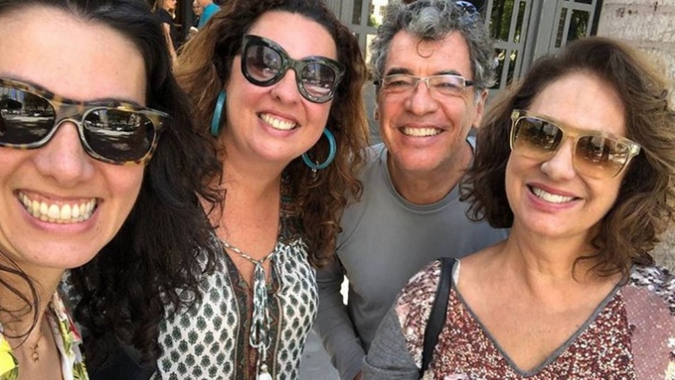 Eliane Giardini e Paulo Betti com as duas filhas, Mariana e Juliana