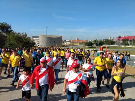 Peruano e brasileiros chegando junto para jogo da Copa América