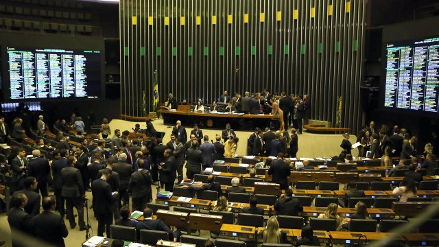 O presidente da Câmara, Rodrigo Maia, deu início aos trabalhos para votação da reforma da Previdência