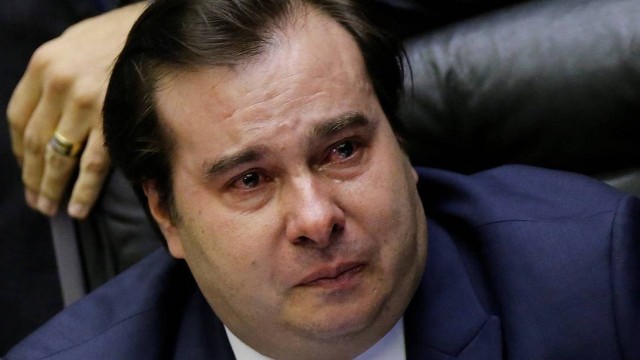 Presidente da Câmara, Rodrigo Maia, chora durante a sessão de votação da reforma da Previdência em 1º turno