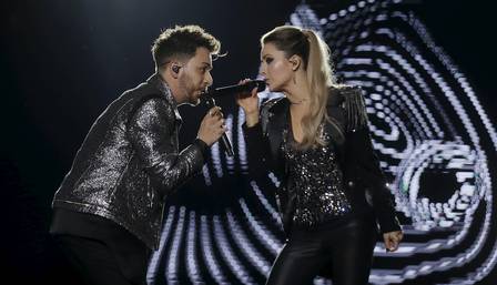 Sandy e Junior cantam no Recife na estreia do show 