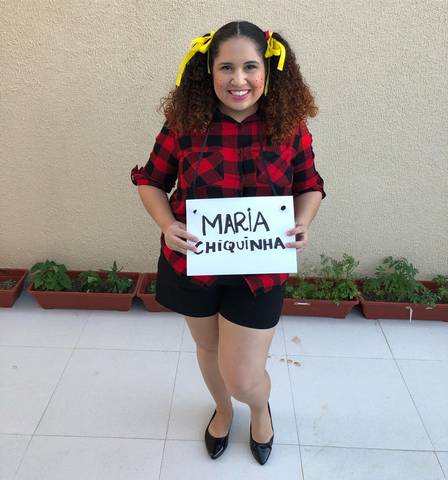 Camila Paiva se vestiu de Maria Chiquinha para o show de Sandy e Junior em Fortaleza