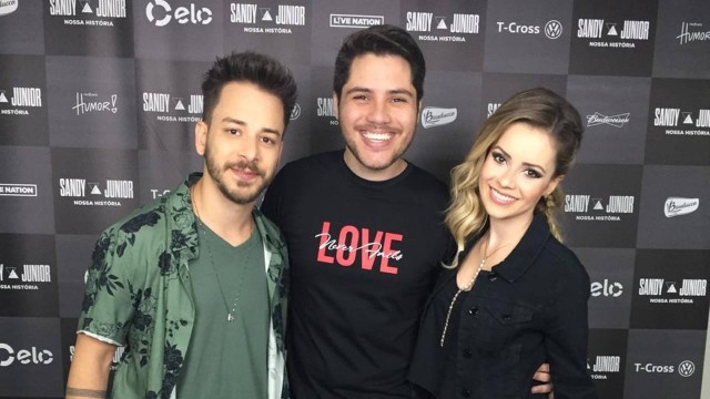 Thiago Santos conheceu Sandy e Junior no camarim do show de Fortaleza