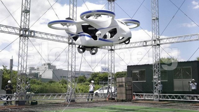 Carro voador projetado pela NEC faz teste no Japão