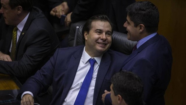Rodrigo Maia (DEM-RJ) disse que o governo está mais próximo do Congresso Nacional