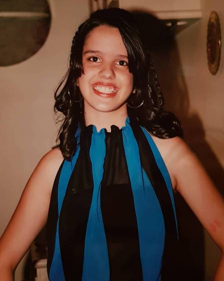 Aos 12 anos, Mérian Provenzano se vestiu com o figurino de Sandy no show do Maracanã em sua festa à fantasia