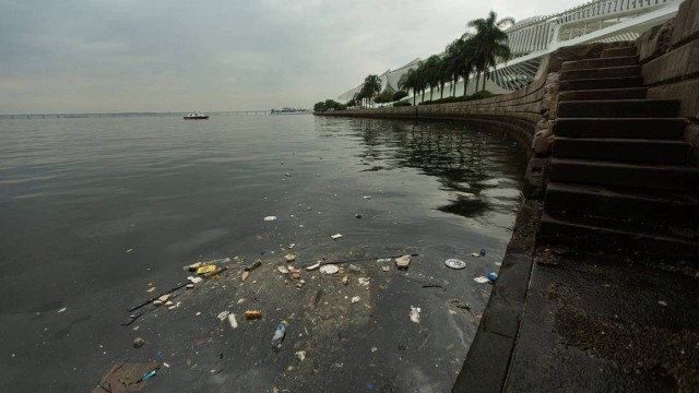 Projeto de despoluição da Baía de Guanabara é um dos que vêm tendo dificuldades para sair do papel