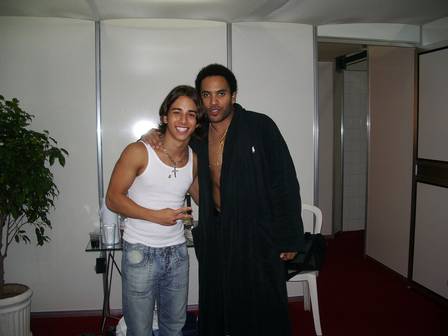 Junior tieta Lenny Kravitz em show no Rio