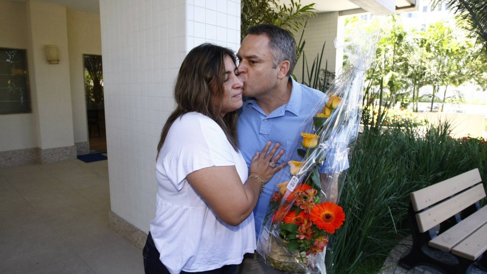26/09/2009: O dia seguinte da familia Garrido após o trauma do sequestro. Ana Cristina Garrido reencontra o major Busnello, que atirou no bandido