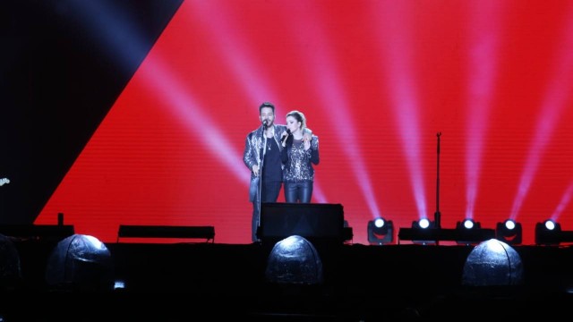 Sandy e Junior cantam músicas de muito sucesso em show em Curitiba