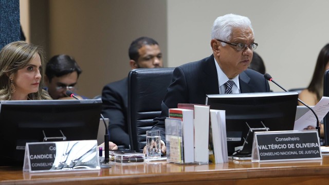 O relator da resolução aprovada pelo CNJ foi o conselheiro Valtércio de Oliveira