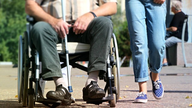 Hoje, a aposentadoria é concedida de acordo com três níveis de deficiência: leve, moderada e grave.