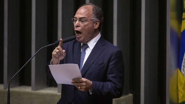 O líder do governo no Senado, Fernando Bezerra, discursou durante a votação da reforma