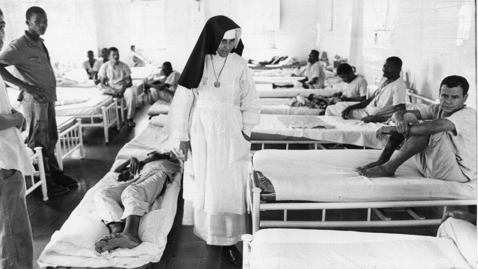 Irmã Dulce, em 1979, no Hospital Santo Antônio, uma de sua obras filantrópicas. Baiana foi beatificada em 2011, e o Papa Fransciso anunciou em julho de 2019...
