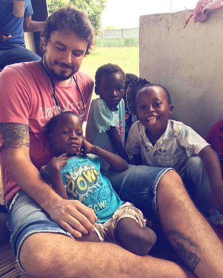 Felipe Rossi em missão na África