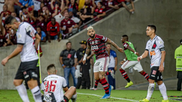 Gabigol ainda não deu resposta à diretoria do Flamengo se fica ou não