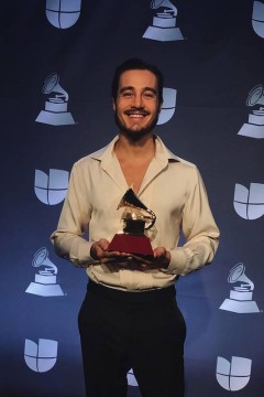 Tiago Iorc levou o Grammy Latino de Melhor Canção em Língua Portuguesa por 'Desconstrução'