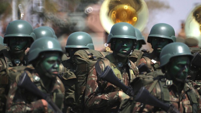 Militares participam de comemoração em homenagem ao Dia do Soldado, em Brasília